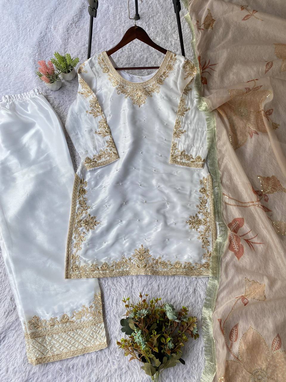 The Royal Crimson Heritage Embroidered Set